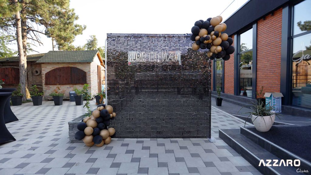 Izgled baste na proslavi kurira sa srebrnim zidom